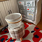 どこにおいても様になってくれるのが便利♪ダイソーの木製取っ手バスケットが収納に活躍