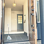 清潔感アップで第一印象が変わる♪たたきからドアまわりまで整う、玄関の掃除実例