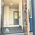 清潔感アップで第一印象が変わる♪たたきからドアまわりまで整う、玄関の掃除実例