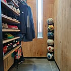 100均のアイテムで限られたスペースを上手に活用！玄関の収納力がアップする工夫10選