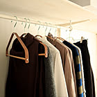 お気に入りの服を整える♪用途別にそろえたい衣類ハンガー