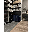 場所を取るアイテムでもきれいに収めて。スーツケースの収納場所・方法6選