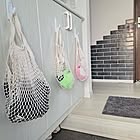 日用品・子ども用品をセンスよく収納♡100均のネットバッグの活用方法