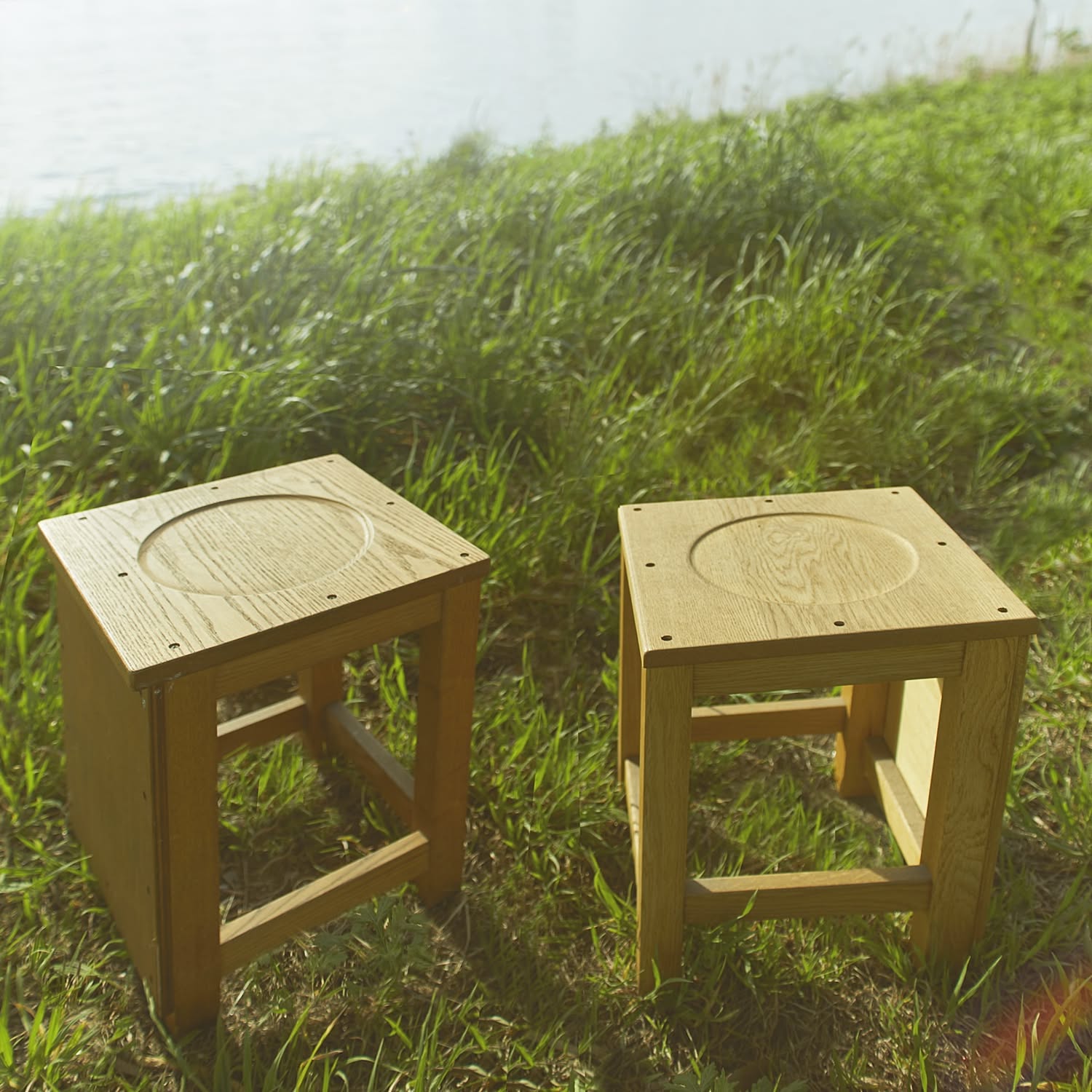 【無料モニター】「帝国器材 タモ無垢材 手掛け付き角椅子」を最大5名様にプレゼント！