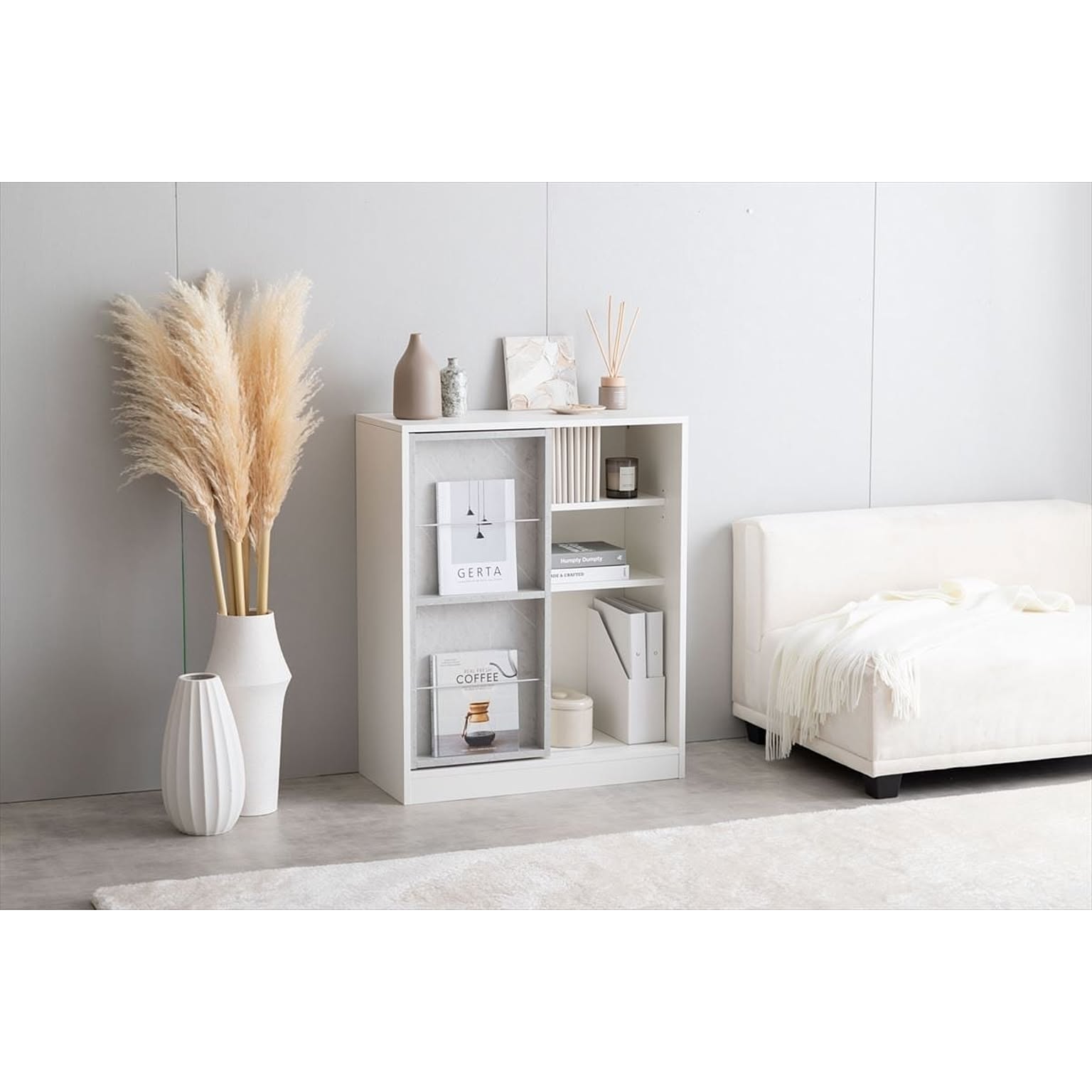 左右に動かすスライド棚で「隠す」と「見せる」が両立できるスライド