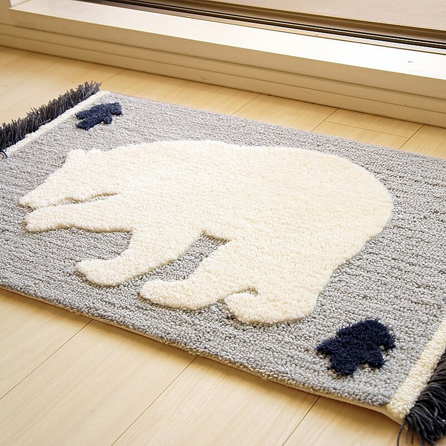 【完売202408】東リマット TOM5005 約50×80cm 玄関マット ウォッシャブル デザインマット 白クマ グレー アニマル モミの木 ナチュラル モダン おしゃれ 引っ越し 新生活