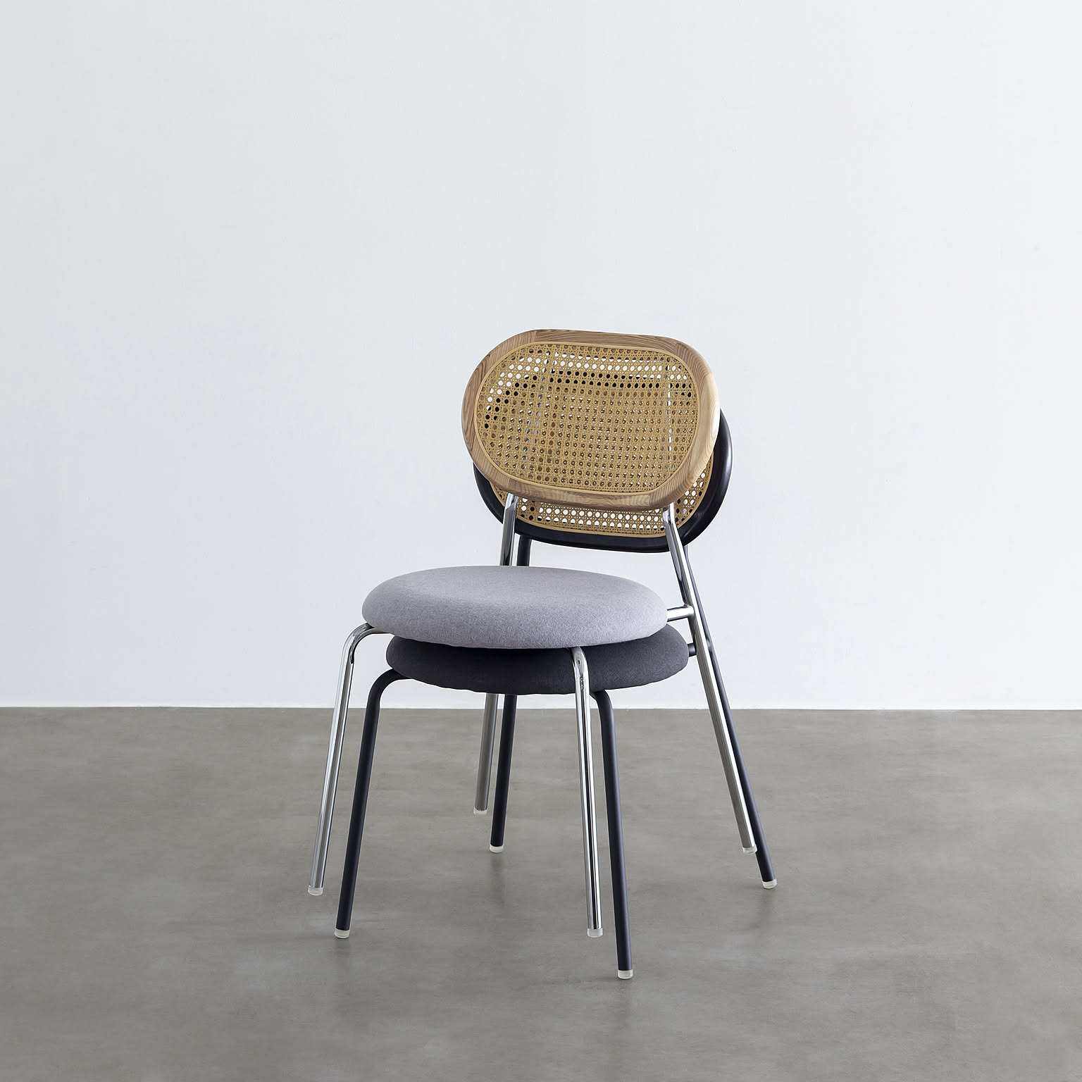 KANADEMONO Retro - Modern ラタン調 ダイニングチェア (Dark Gray