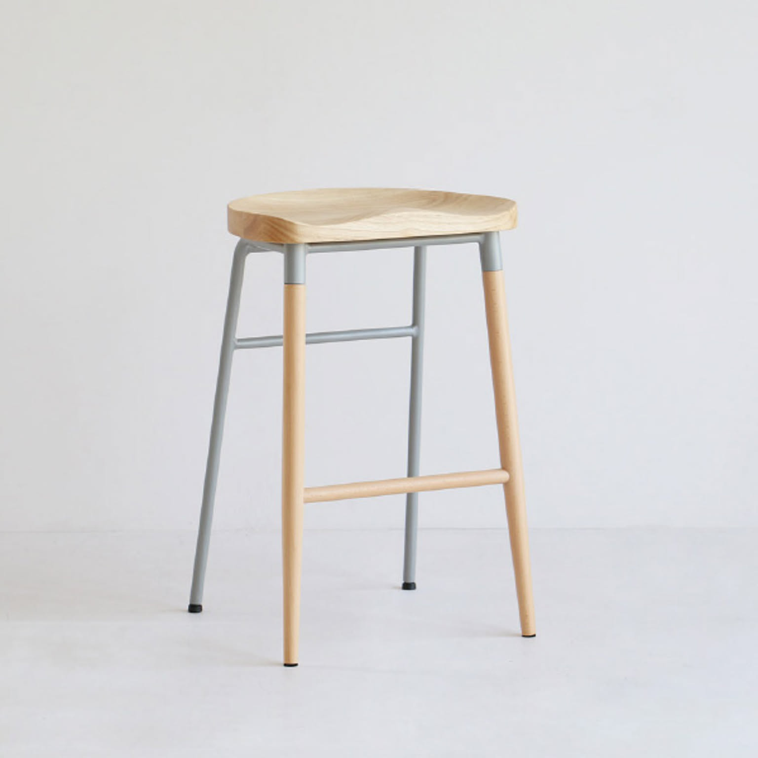 NovodiA Bar Stool　 足置き付きバースツール
