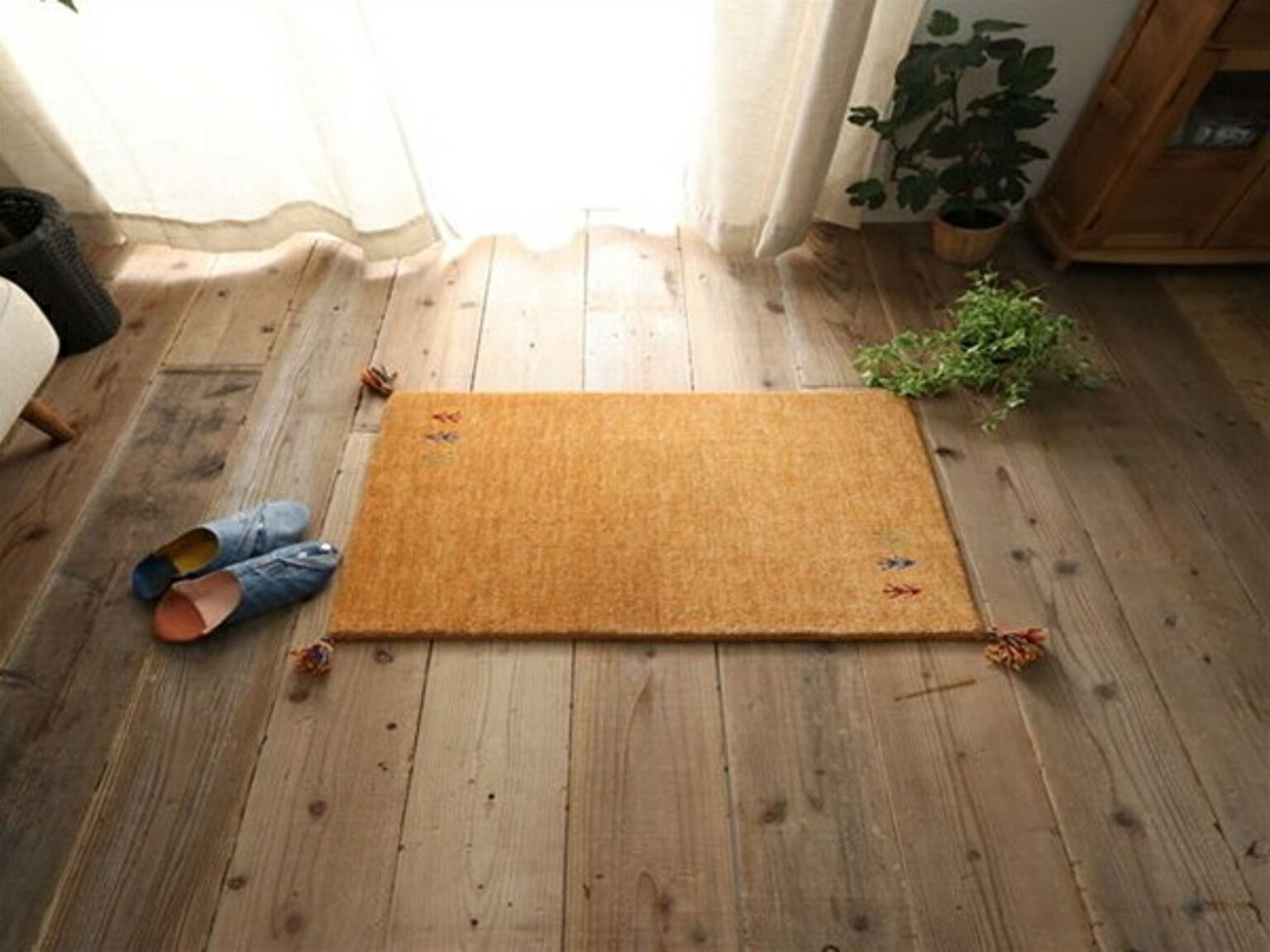 ベージュ 玄関マット ラグ マット 絨毯 上質ウール100％のインドギャッベ ミニマットサイズ 約70x120cm 正方形 じゅうたん ホットカーペット対応 床暖 天然 ウール 100% ボリューム 