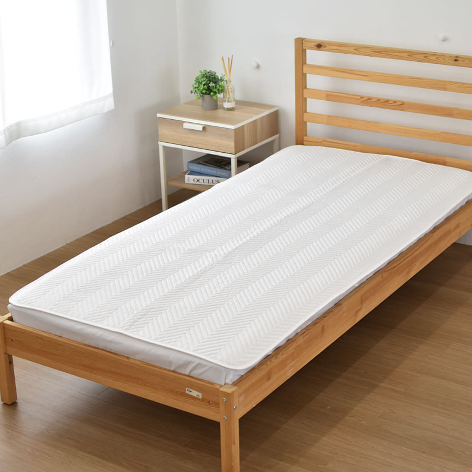 ベッドパッド シングルサイズ 100×200cm 敷きパッド ご家庭で洗える 洗濯可能 軽い 0.7kg 合繊綿 吸汗 速乾 シングル ベットパット 子供 ペット 介護 ファミリー
