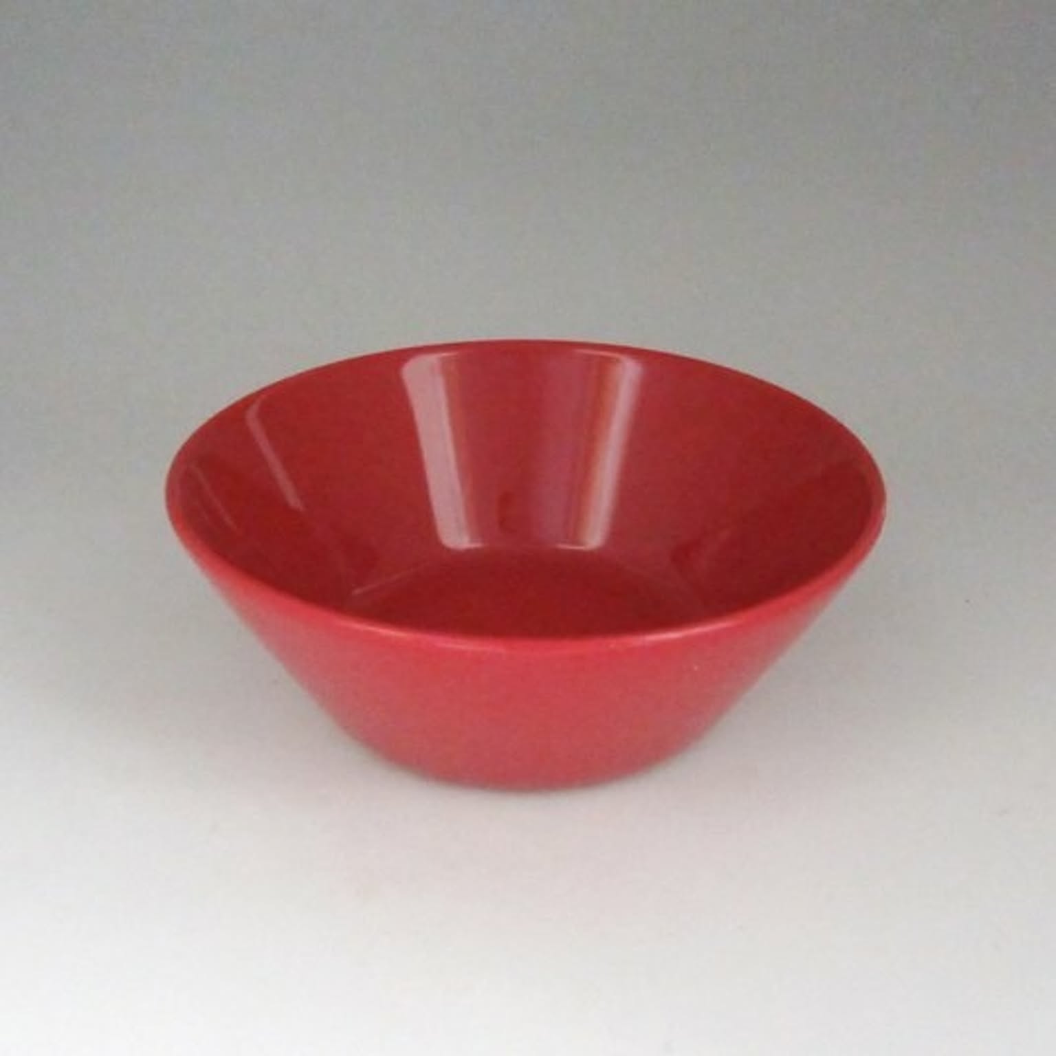 イッタラ(iittala)　ティーマ　ボウル15cm(レッド)　洋食器　フィンランド　北欧デザイン