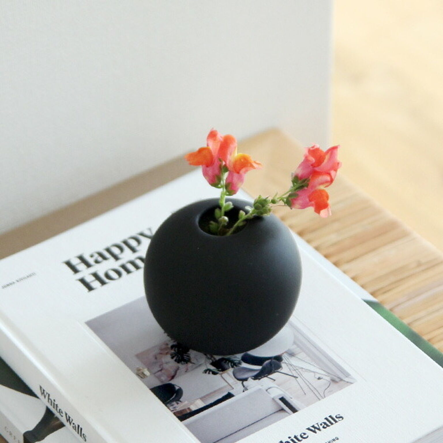 Cooee Design (クーイーデザイン) Ball Vase (ボールベース) 8cm ホワイト/サンド/ブラッシュ/グレー/ブラック