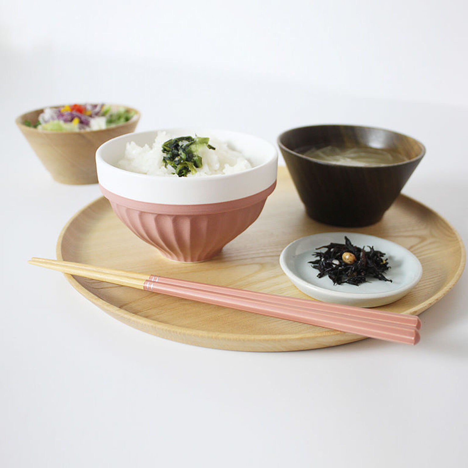ご飯茶碗 YOHAKU よはく 綺麗にスタッキングができる彩り鮮やかなご飯茶碗 持ちやすさを考慮した形状とスタッキングできるこだわりの精度 使わない時も魅せる美しさが特徴的なお椀