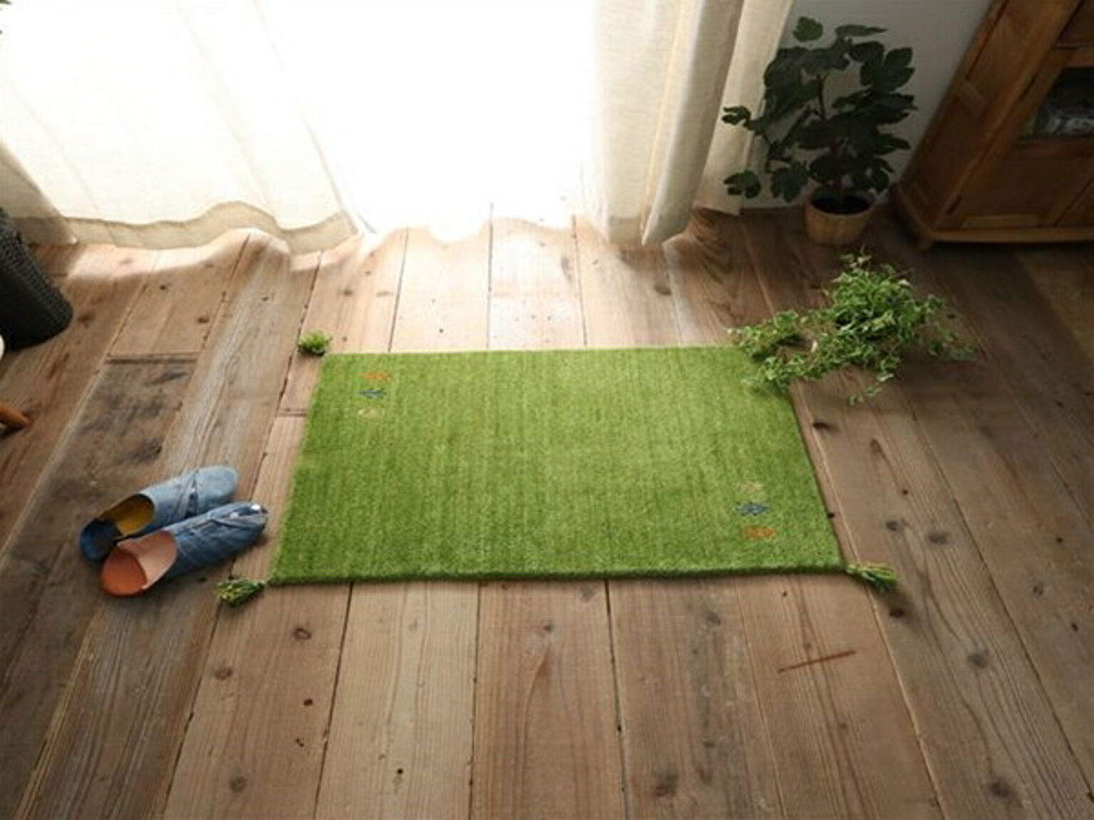 グリーン 玄関マット ラグ マット 絨毯 上質ウール100％のインドギャッベ ミニマットサイズ 約70x120cm 正方形 じゅうたん ホットカーペット対応 床暖 天然 ウール 100% ボリューム 