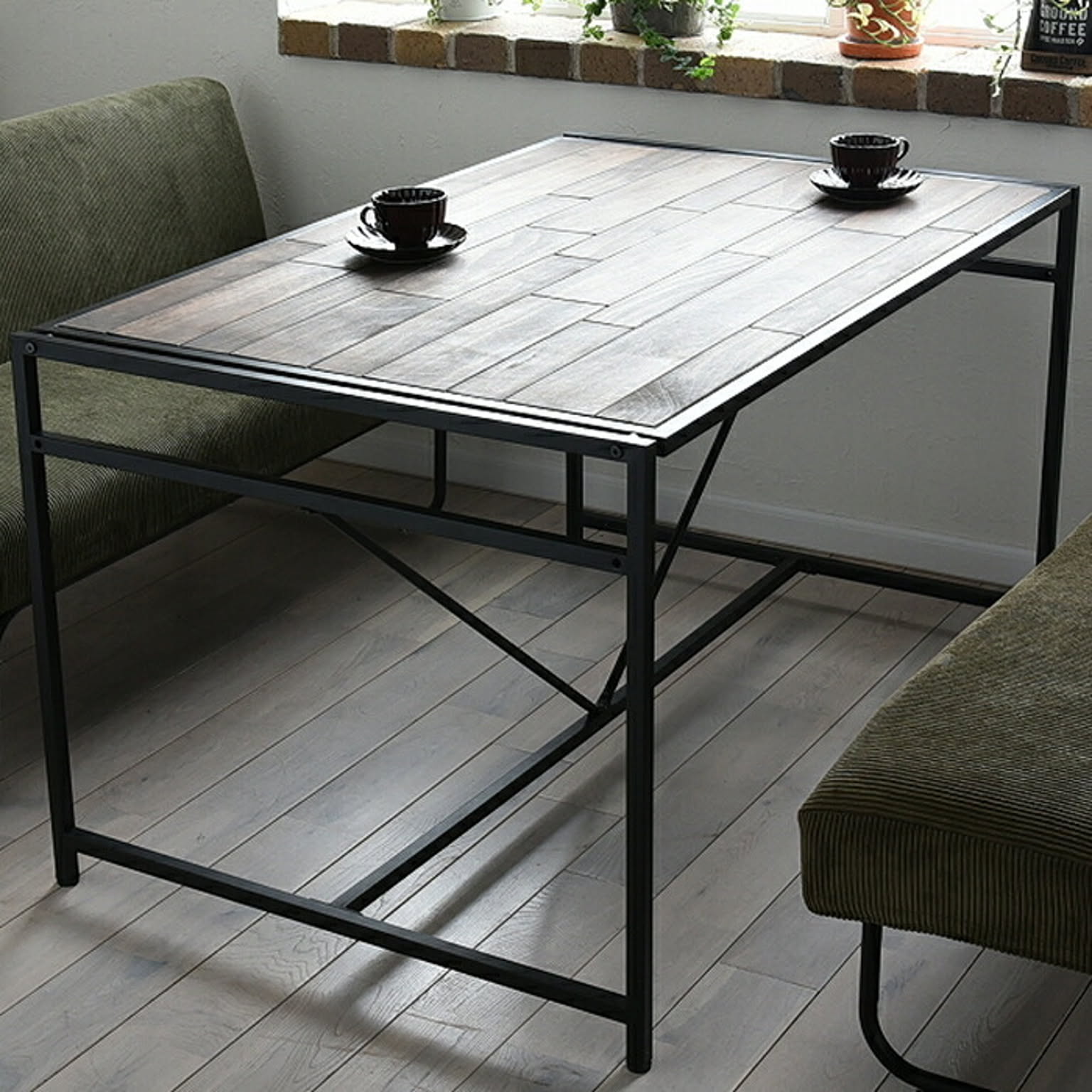 ダイニングテーブル