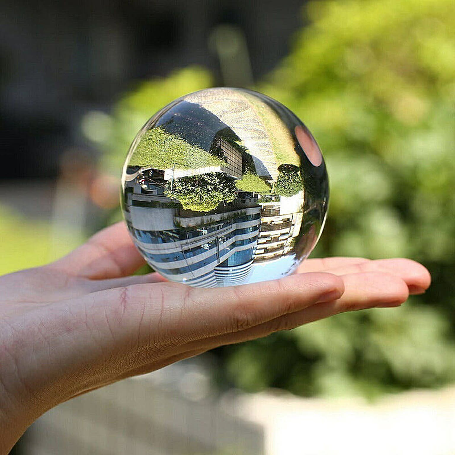 訳あり】【小キズあり】 置物 水晶球 クリスタル 5cm 小 木製 訳あり】【小キズあり】 置物 水晶球 クリスタル 5cm 小 木製
