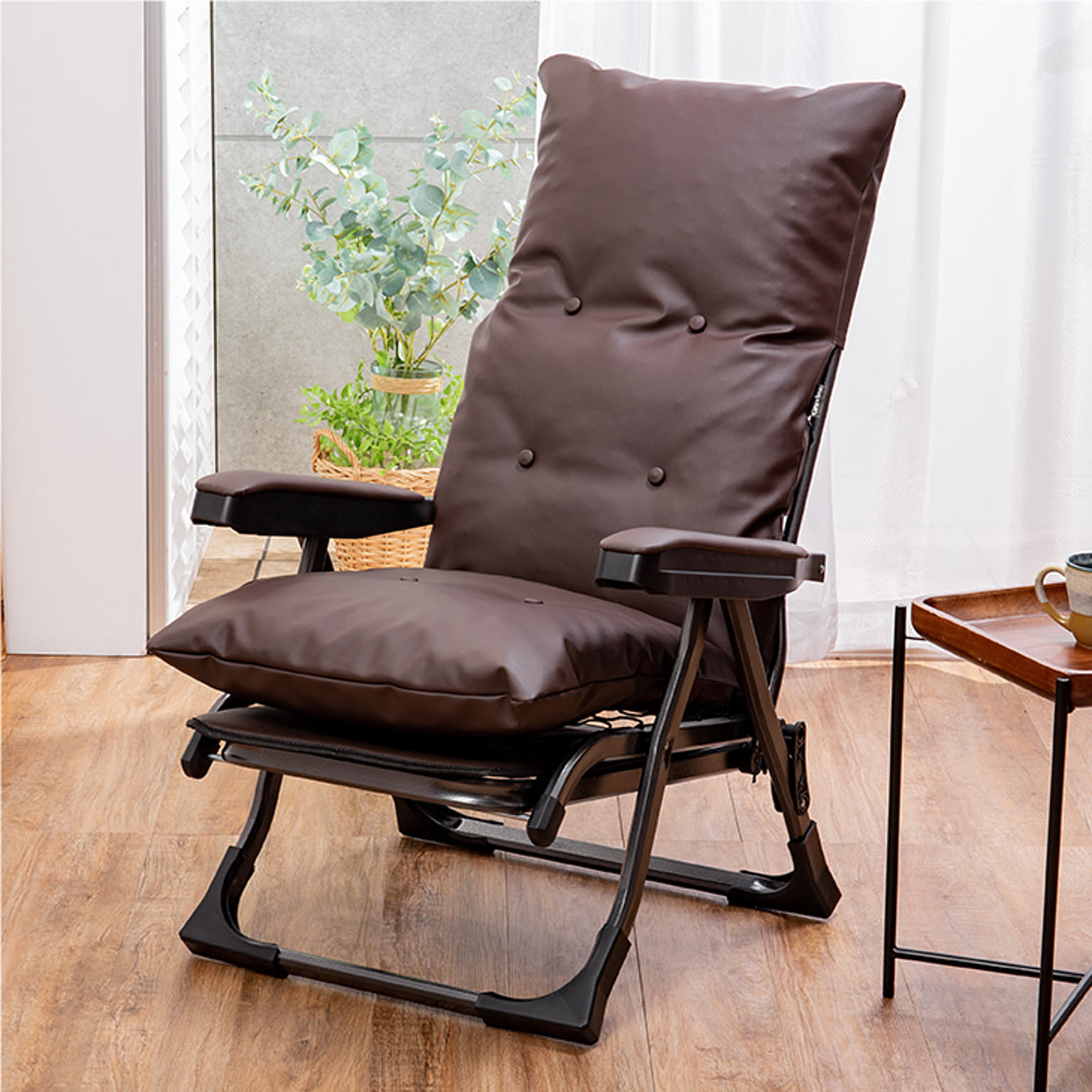 Gravina リクライニングチェア 収納式オットマン付き ブラック 組立