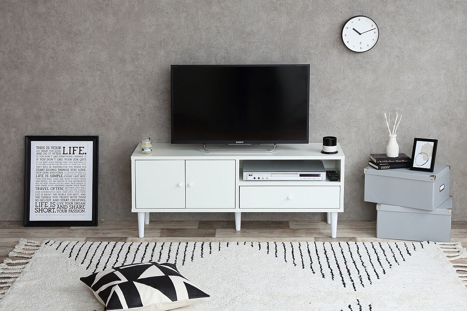 お部屋に馴染むシンプルデザインのテレビボード（ブラウン、ホワイト）