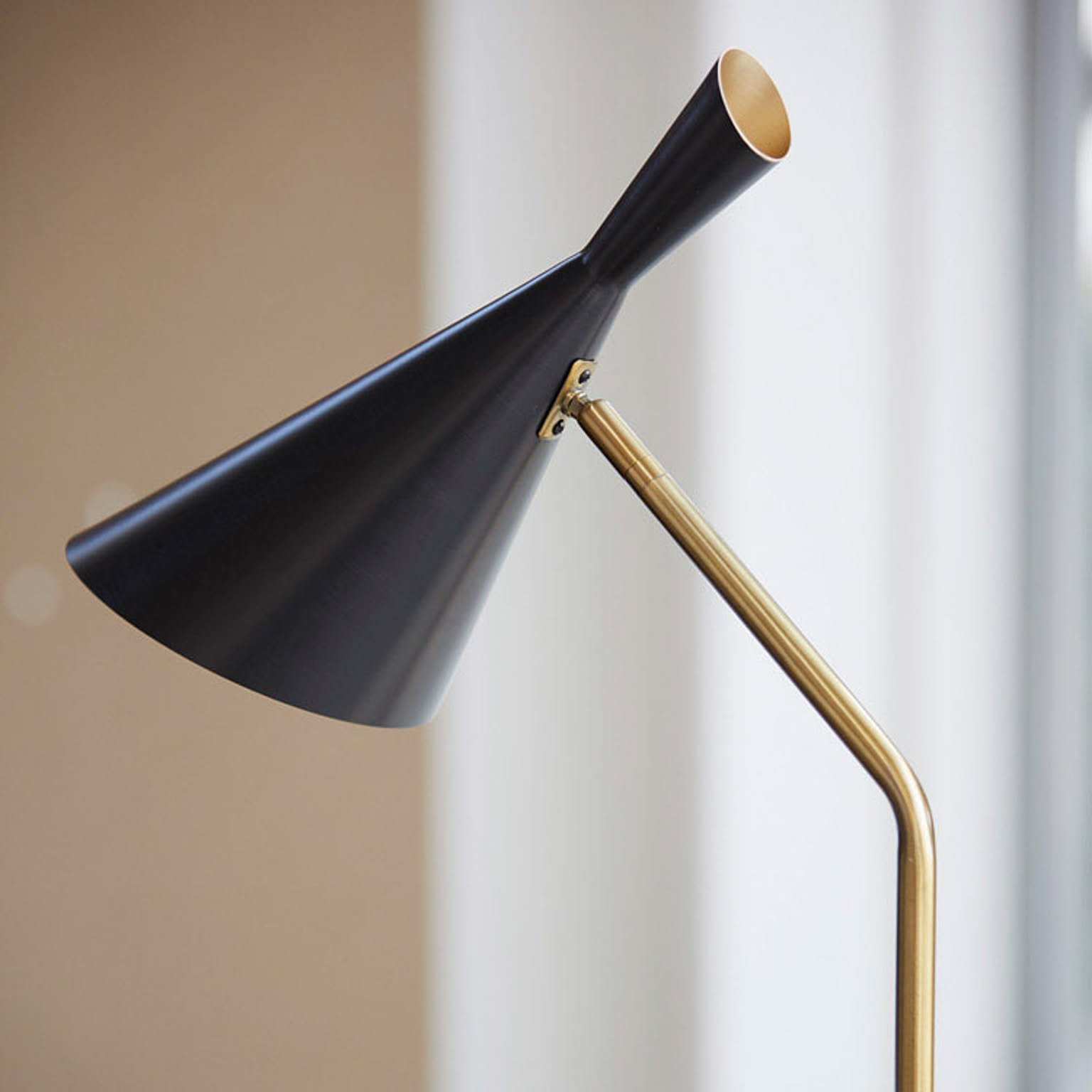 ARTWORKSTUDIO Genesis-floor lamp ジェネシスフロアーランプ