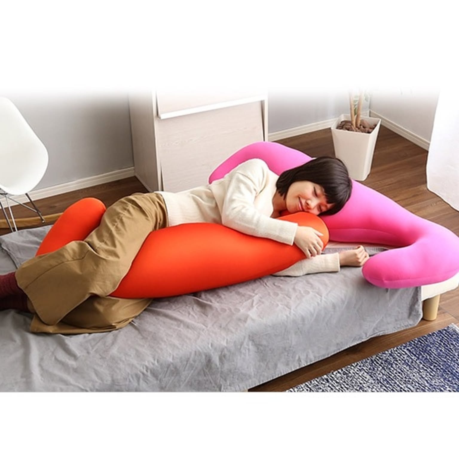 ビーズクッション/抱き枕 ロングタイプ ゴールド 長さ約140cm 流線形 日本製 〔リビング〕