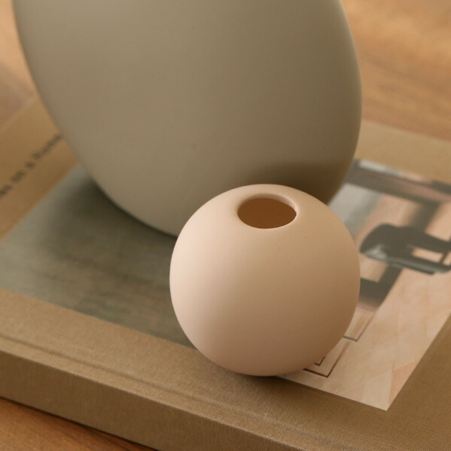 Cooee Design (クーイーデザイン) Ball Vase (ボールベース) 8cm ホワイト/サンド/ブラッシュ/グレー/ブラック