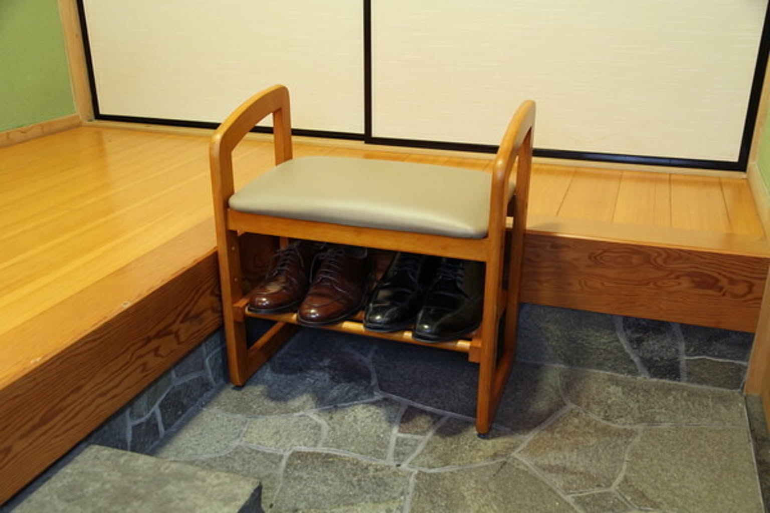 ベンチ