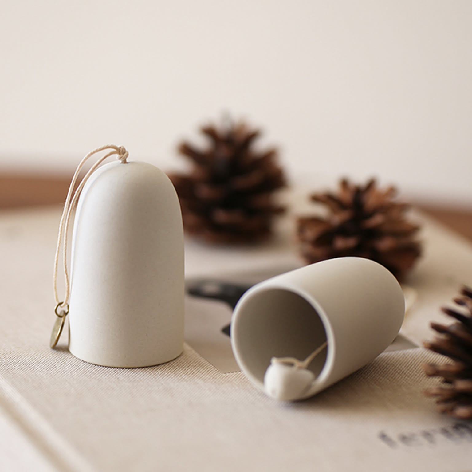 ferm LIVING (ファームリビング) Bell Ceramic Ornaments (ベル セラミックオーナメント) 2個セットクリスマスオーナメント