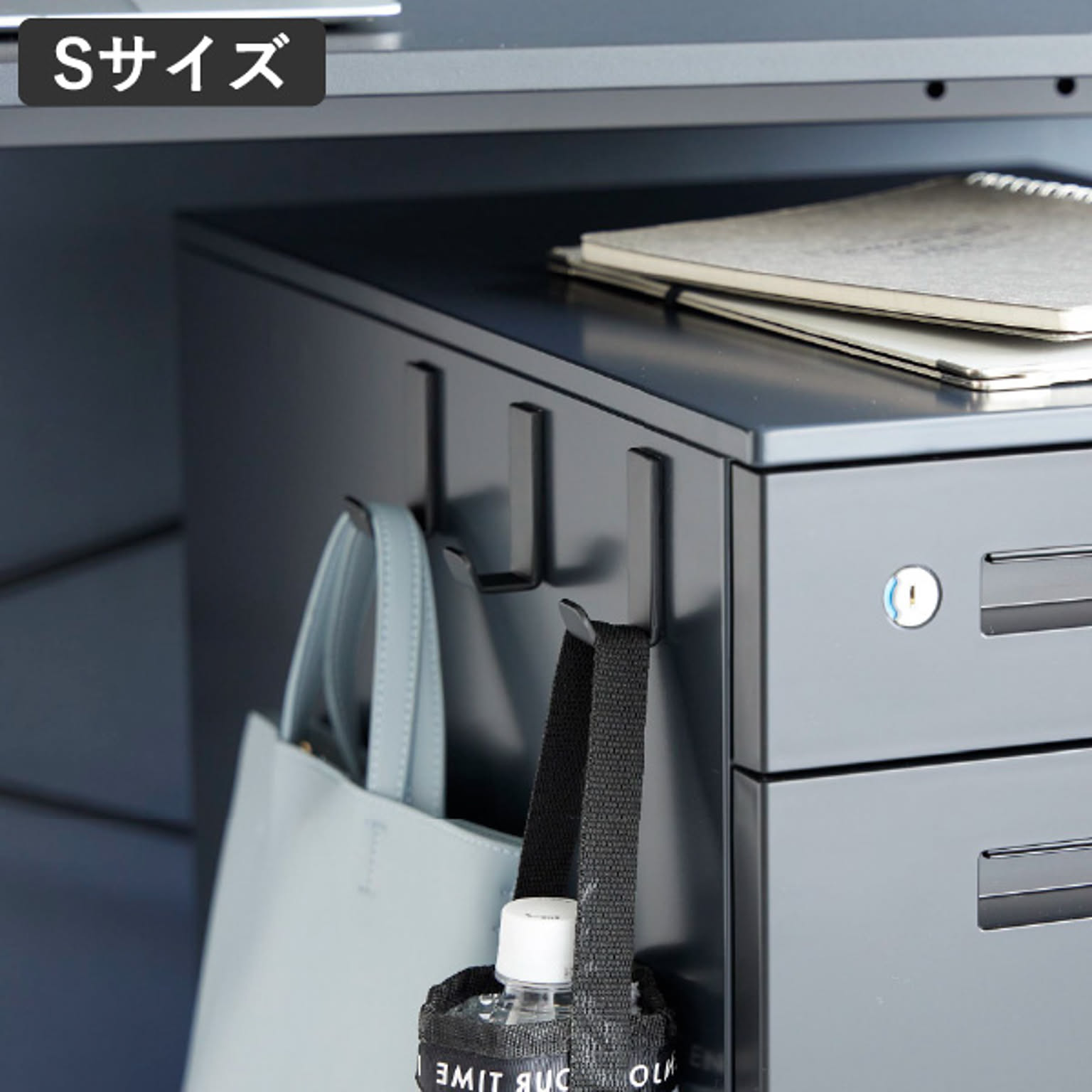 壁掛けフック・壁掛け金具