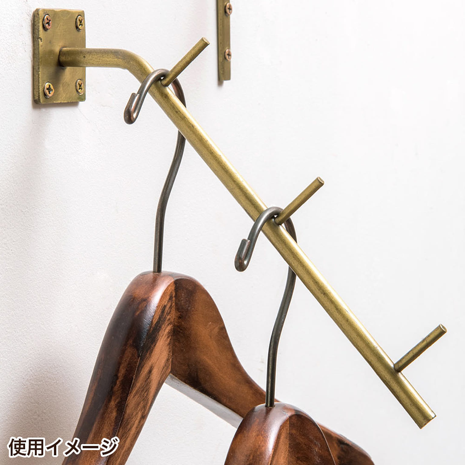 壁掛けフック・壁掛け金具