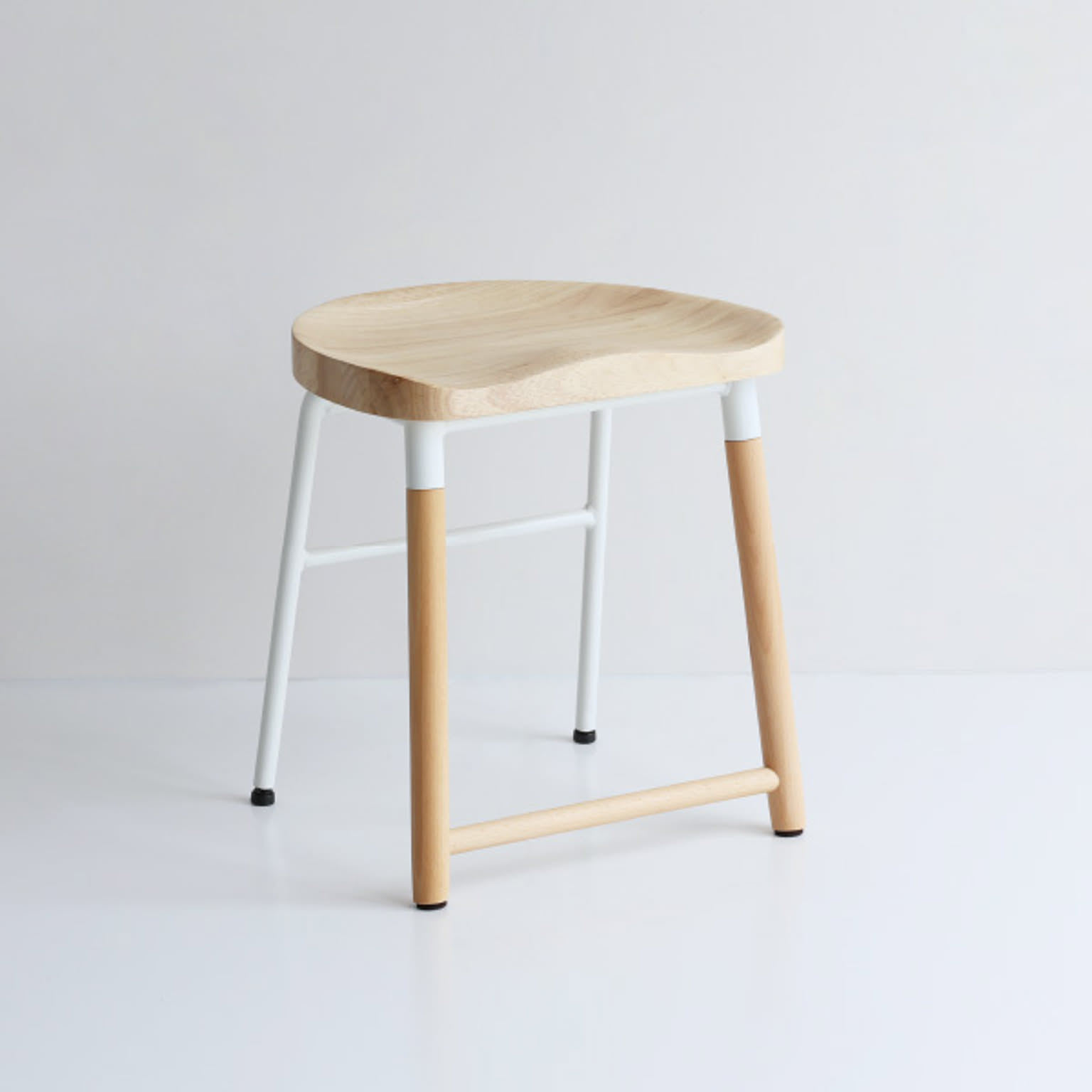 NovodiA Bar Stool　 足置き付きバースツール