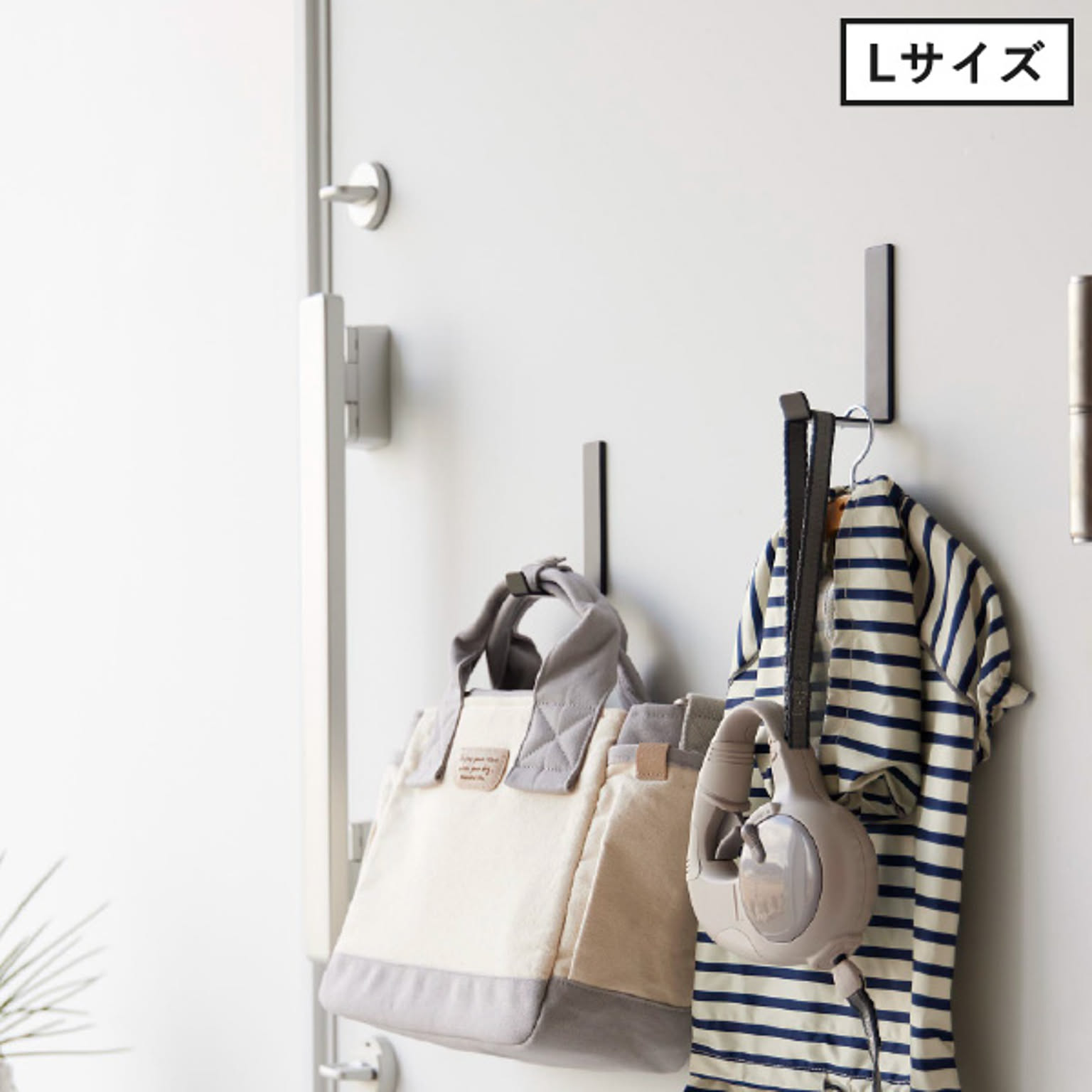 壁掛けフック・壁掛け金具