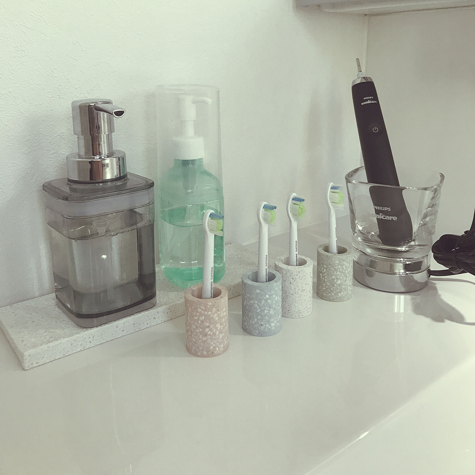 歯磨きアイテムをグレードアップ 洗練された洗面台に Roomclip Mag 暮らしとインテリアのwebマガジン