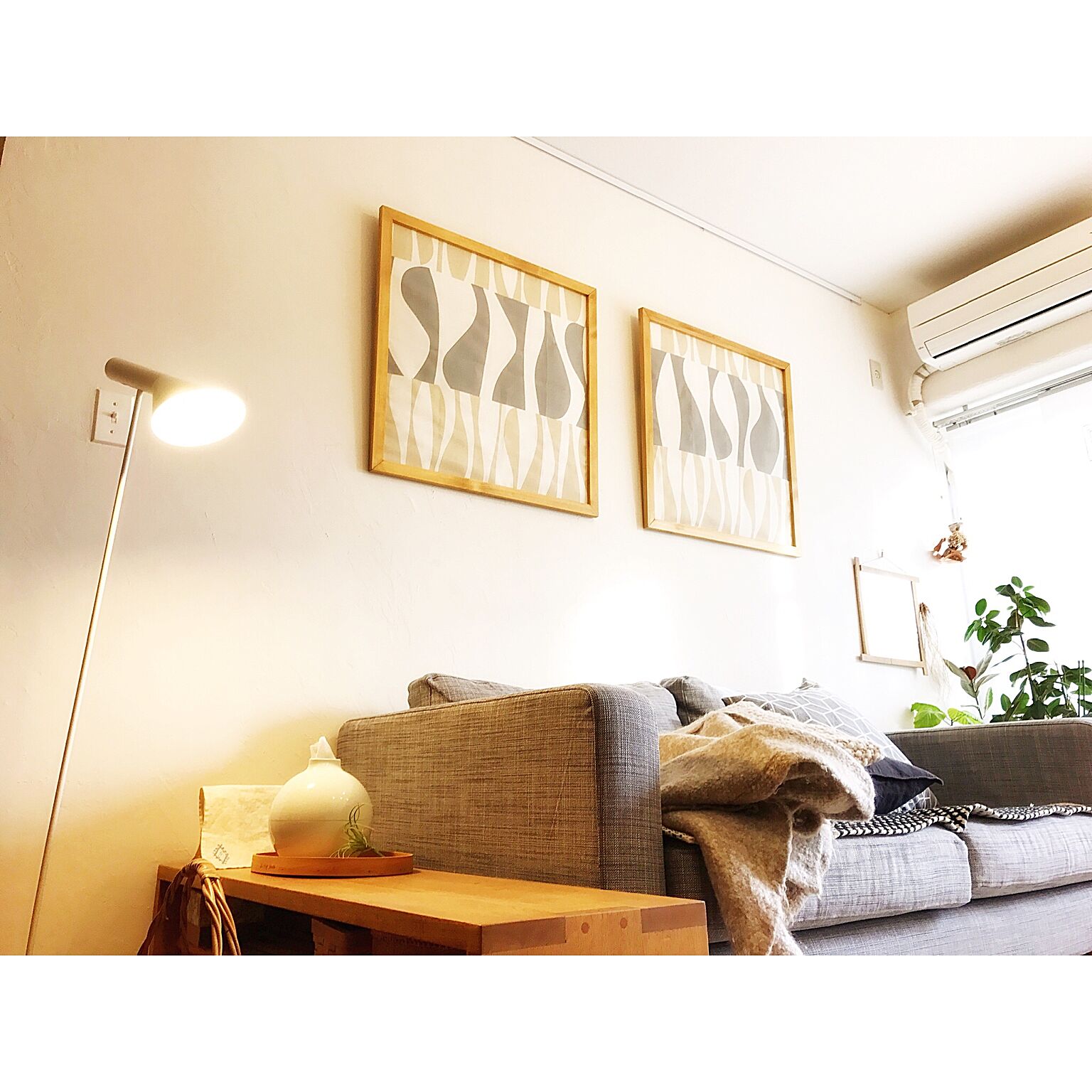 壁面を楽しむ ピクチャーレールを活用する10の方法 Roomclip Mag 暮らしとインテリアのwebマガジン