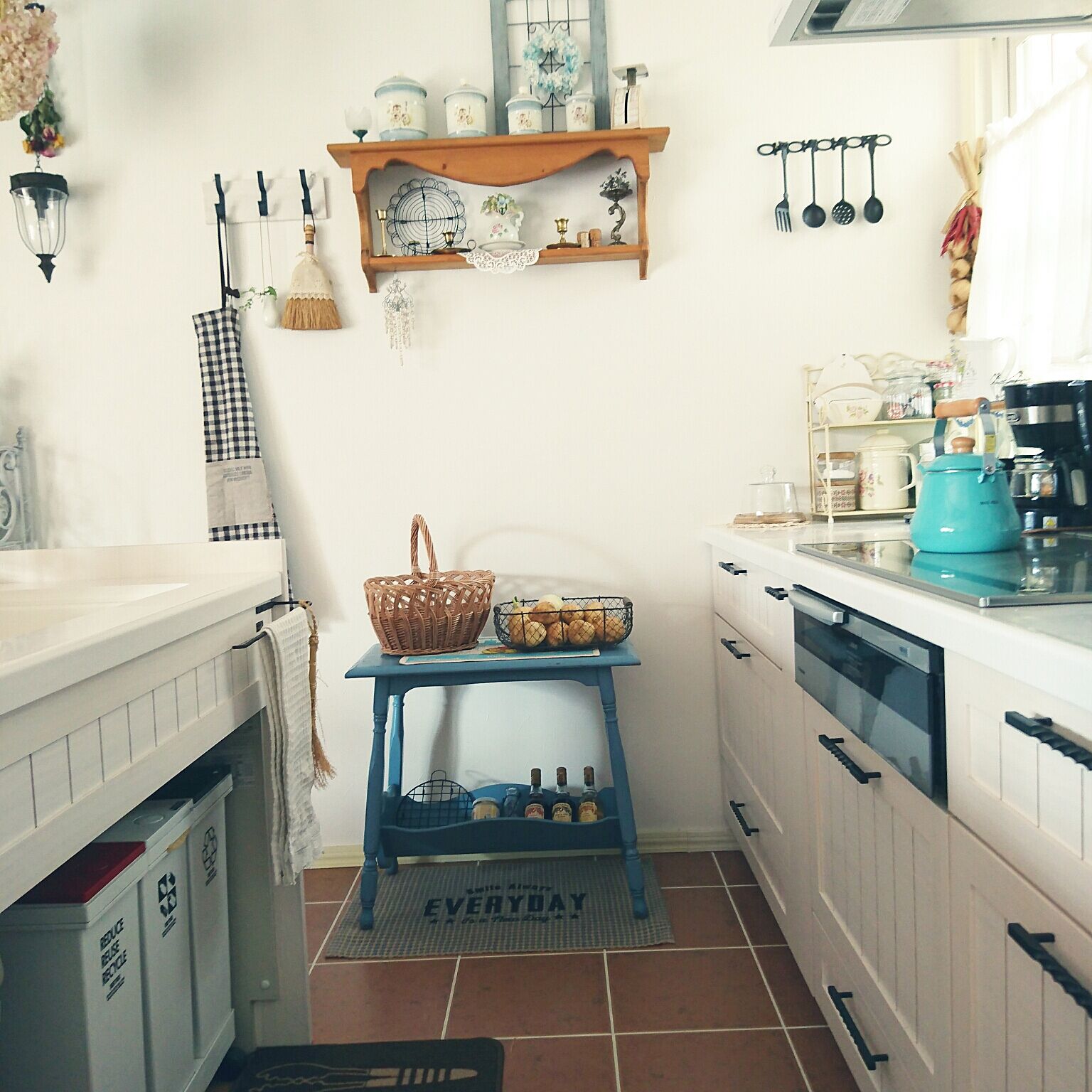 キッチンを便利でリラックスする空間に スツールの使い方 Roomclip Mag 暮らしとインテリアのwebマガジン