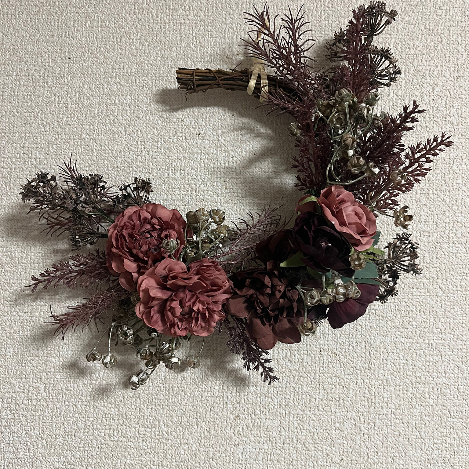 「造花とフェイクグリーンで作る、簡単三日月リース」 by ritsukoさん