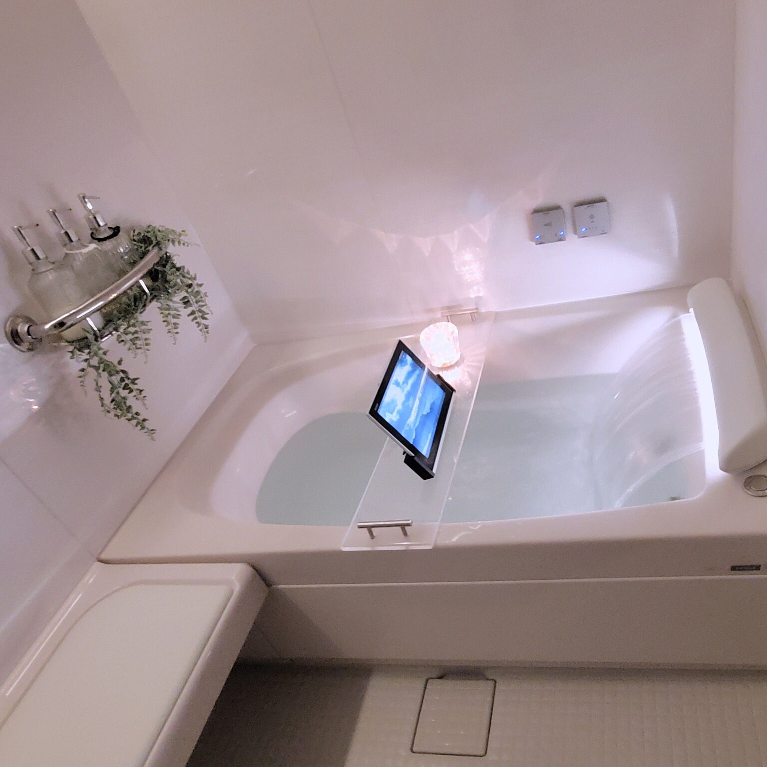 お風呂をもっとリラックスできる空間に。LIXILの「スパージュ」でつくる、ワンランク上の癒しバスルーム