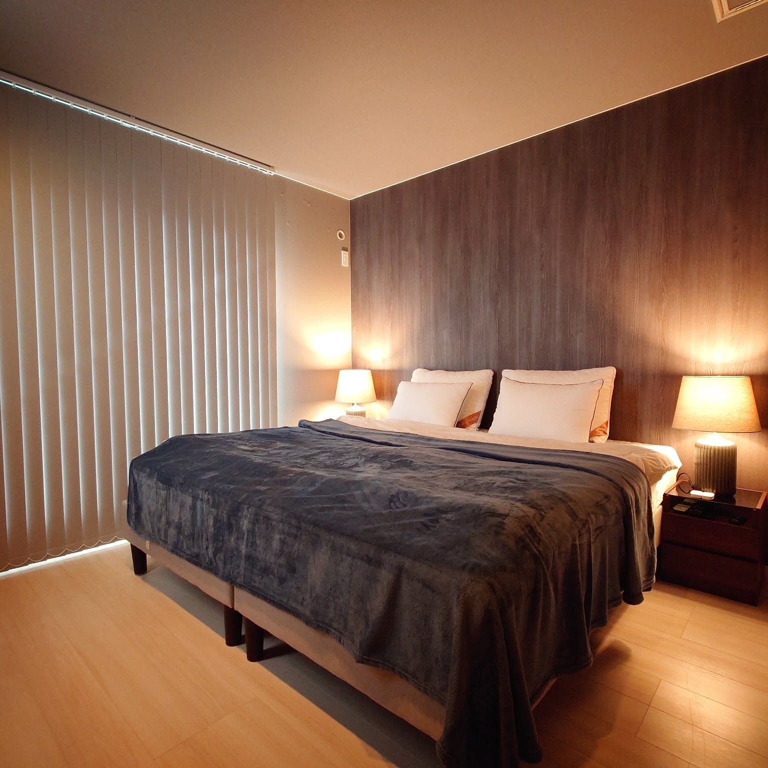 Bedroom,間接照明,アクセントクロス,いつもいいねありがとうございます♡,グレーの壁紙,IKEA 照明 popotarojunの部屋