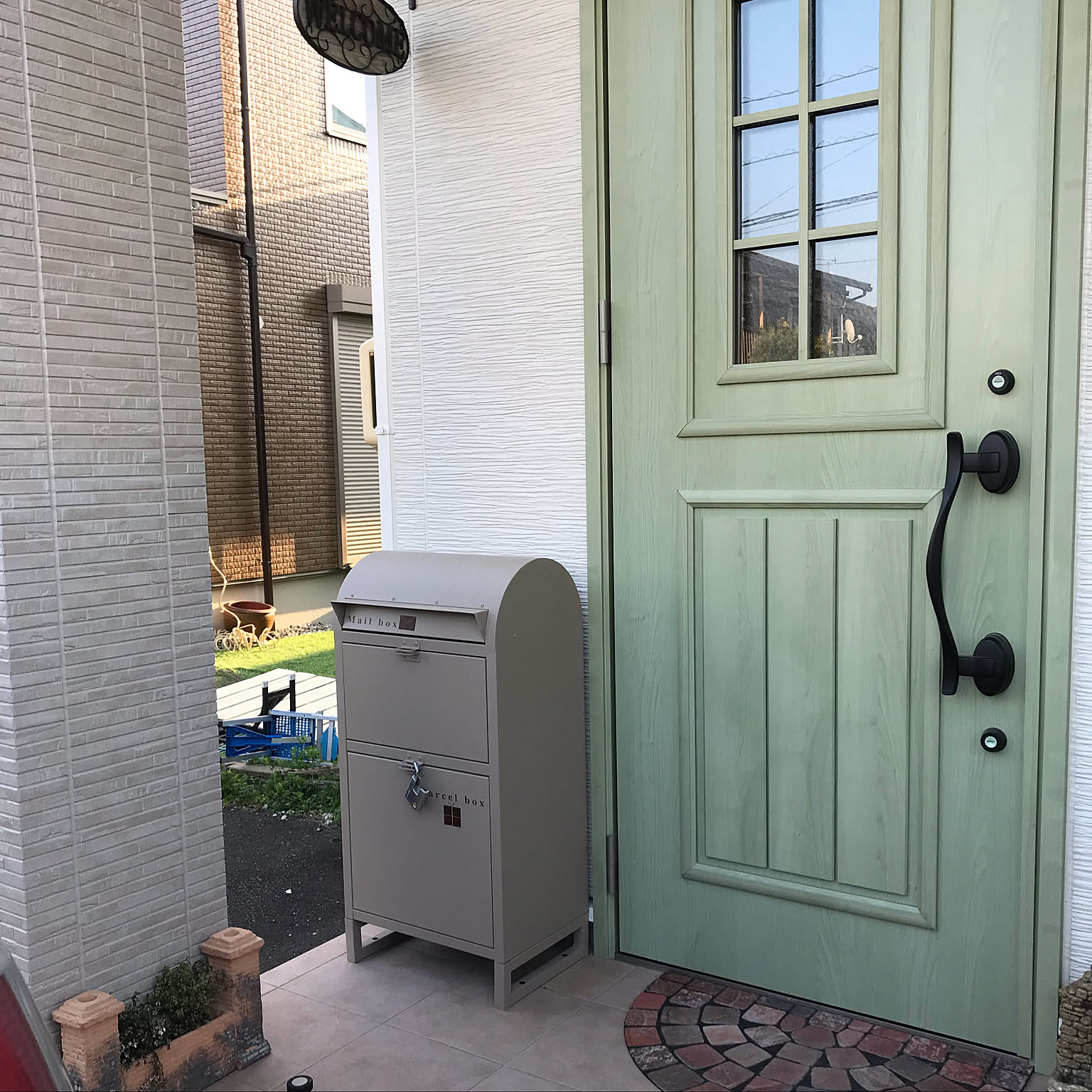 おすすめの宅配ボックス45選 選び方やdiyのアイデア実例も Roomclip Mag 暮らしとインテリアのwebマガジン