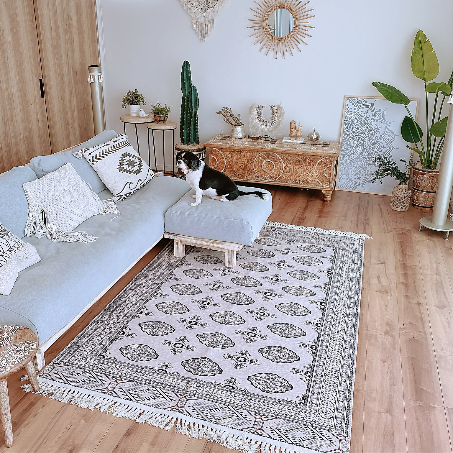 暑くなったらラグも衣替え 見た目に素足に気持ちいい涼しいラグの選び方 Roomclip Mag 暮らしとインテリアのwebマガジン