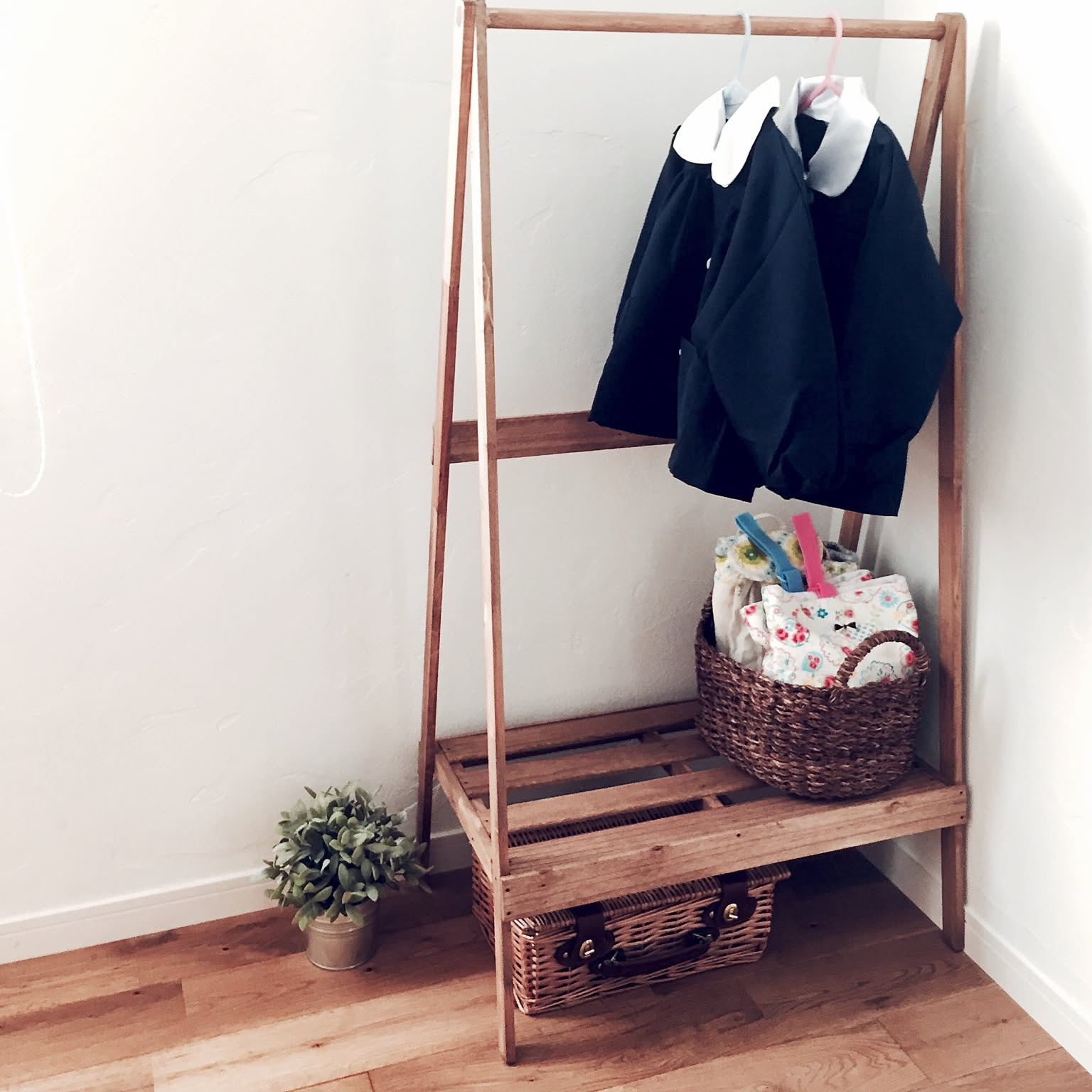 すのこを使って棚をDIY！キッチンや玄関に役立つ作品も♪