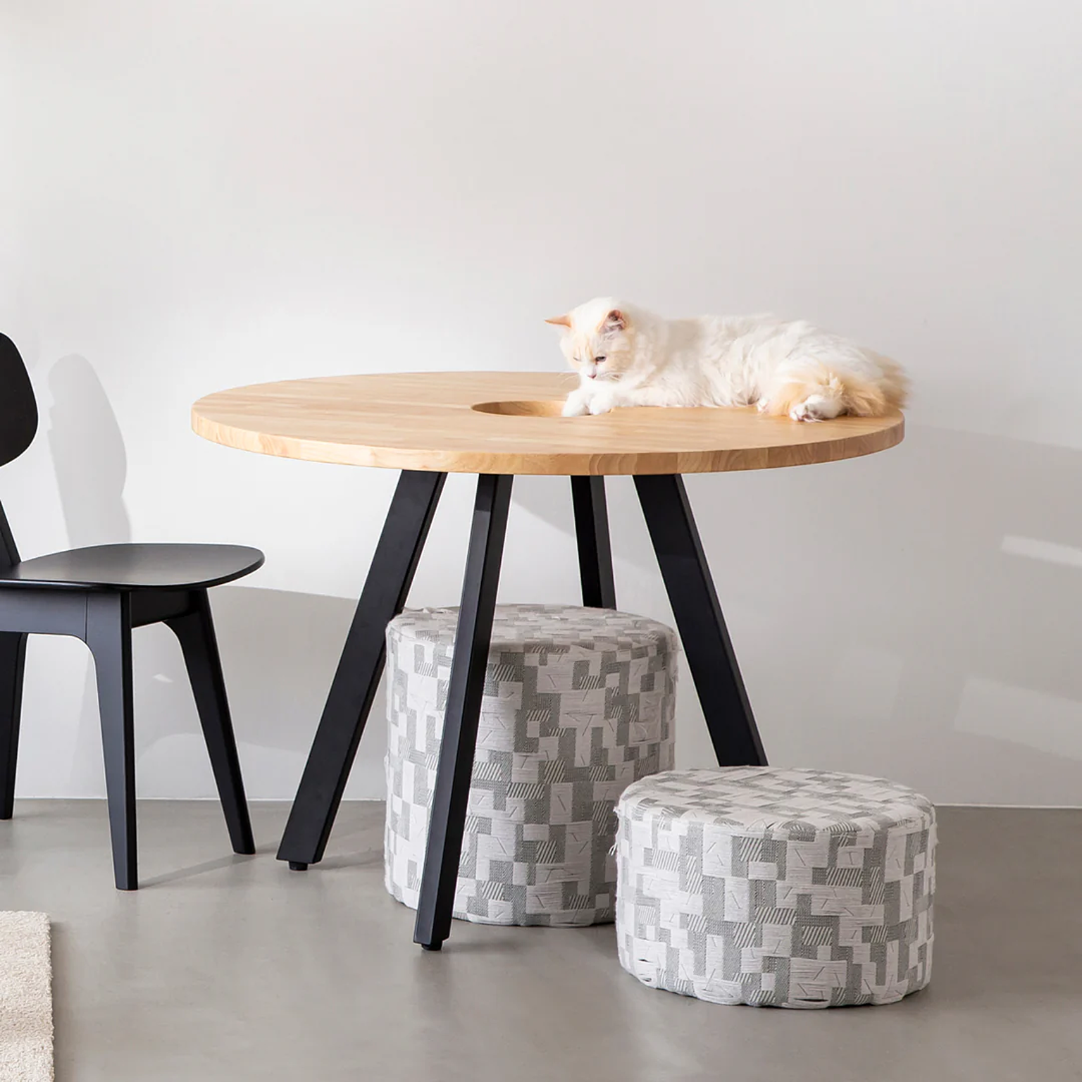 THE CAFE TABLE