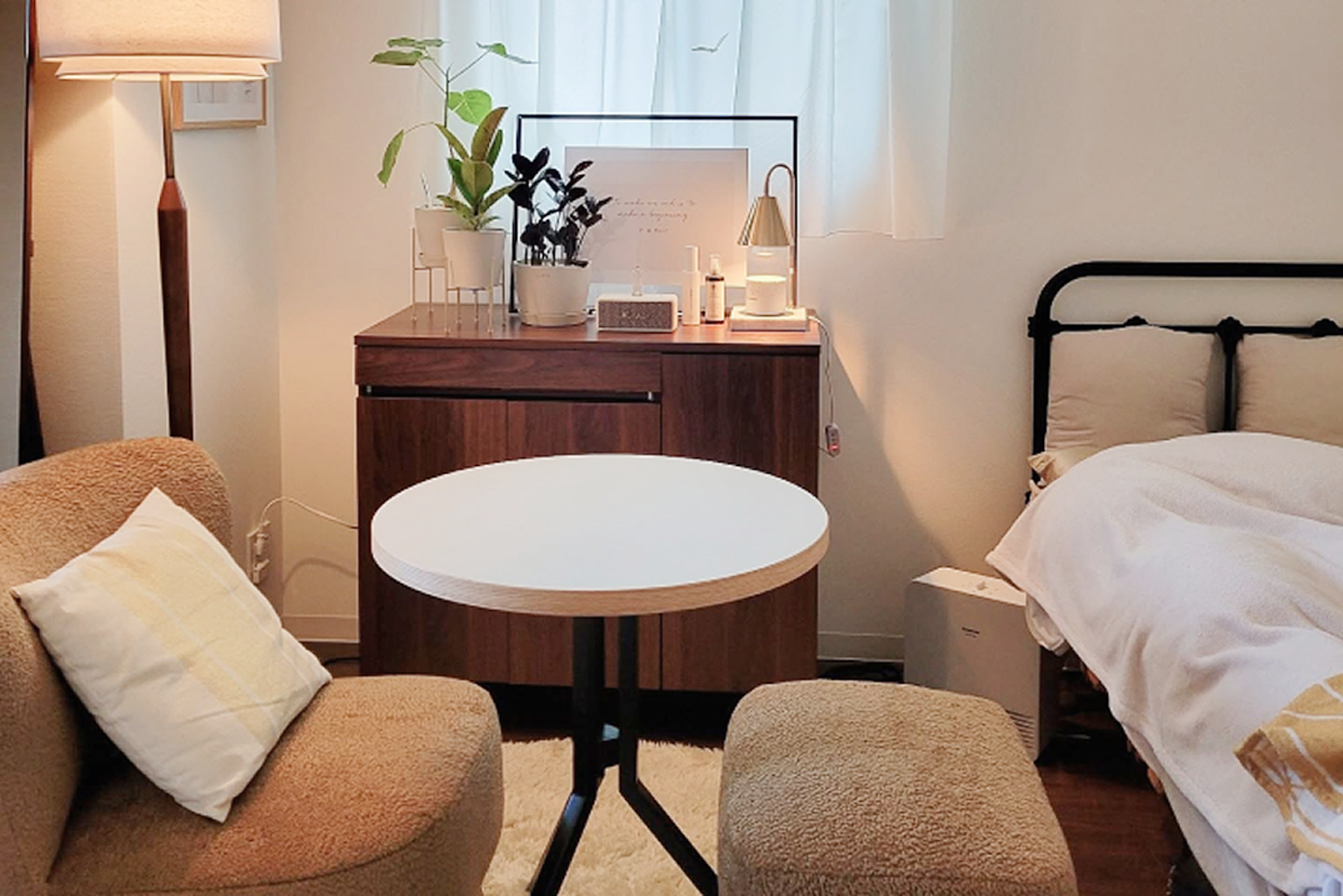 1本脚のデザイン