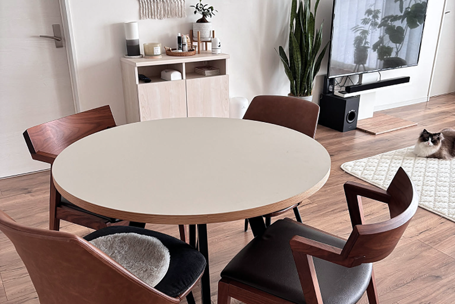 3〜4本脚のデザイン