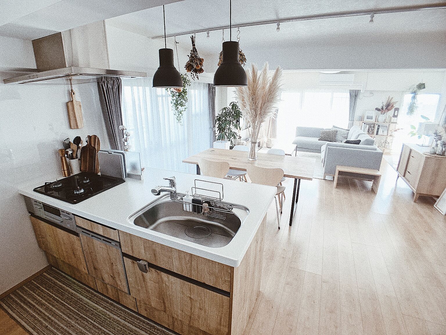 「家族と同じ空間で家事を楽しむ。開放的で明るいキッチン」 by JK_DECORさん
