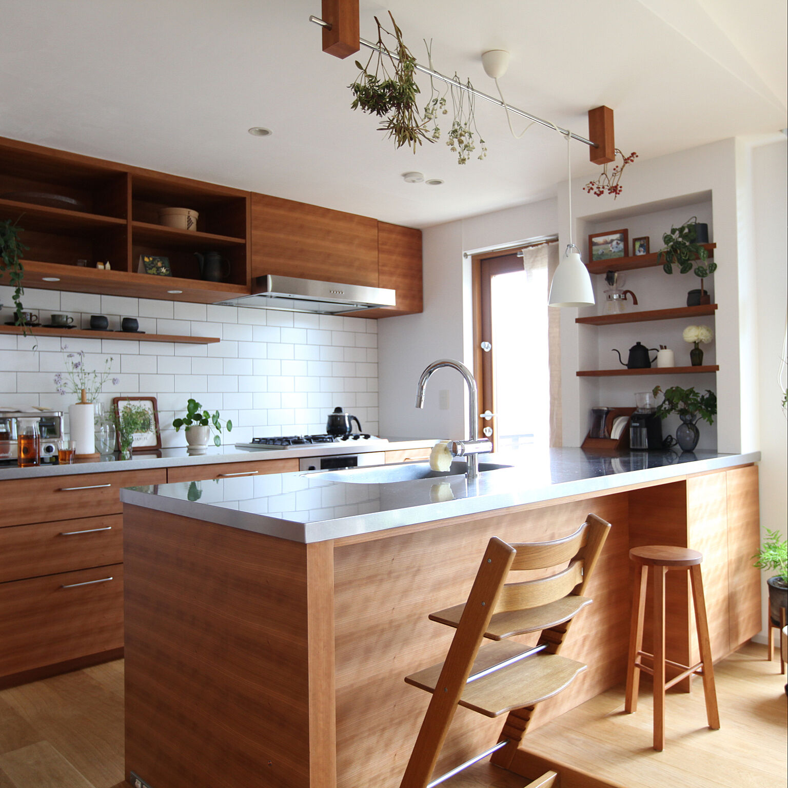 キッチンのスタイルでこんなに違う レイアウトの実例集 Roomclip Mag 暮らしとインテリアのwebマガジン