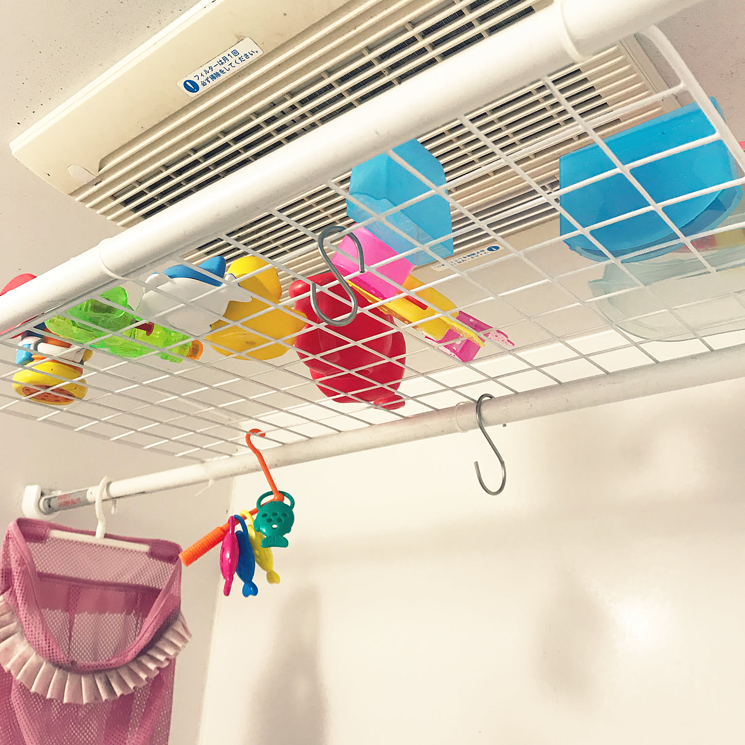 衛生的で使い勝手も抜群 チェックしたいお風呂場のおもちゃの整理整頓術 Roomclip Mag 暮らしとインテリアのwebマガジン 衛生的で使い勝手も抜群 チェックしたいお風呂場のおもちゃの整理整頓術 Roomclip Mag 暮らしとインテリアのwebマガジン