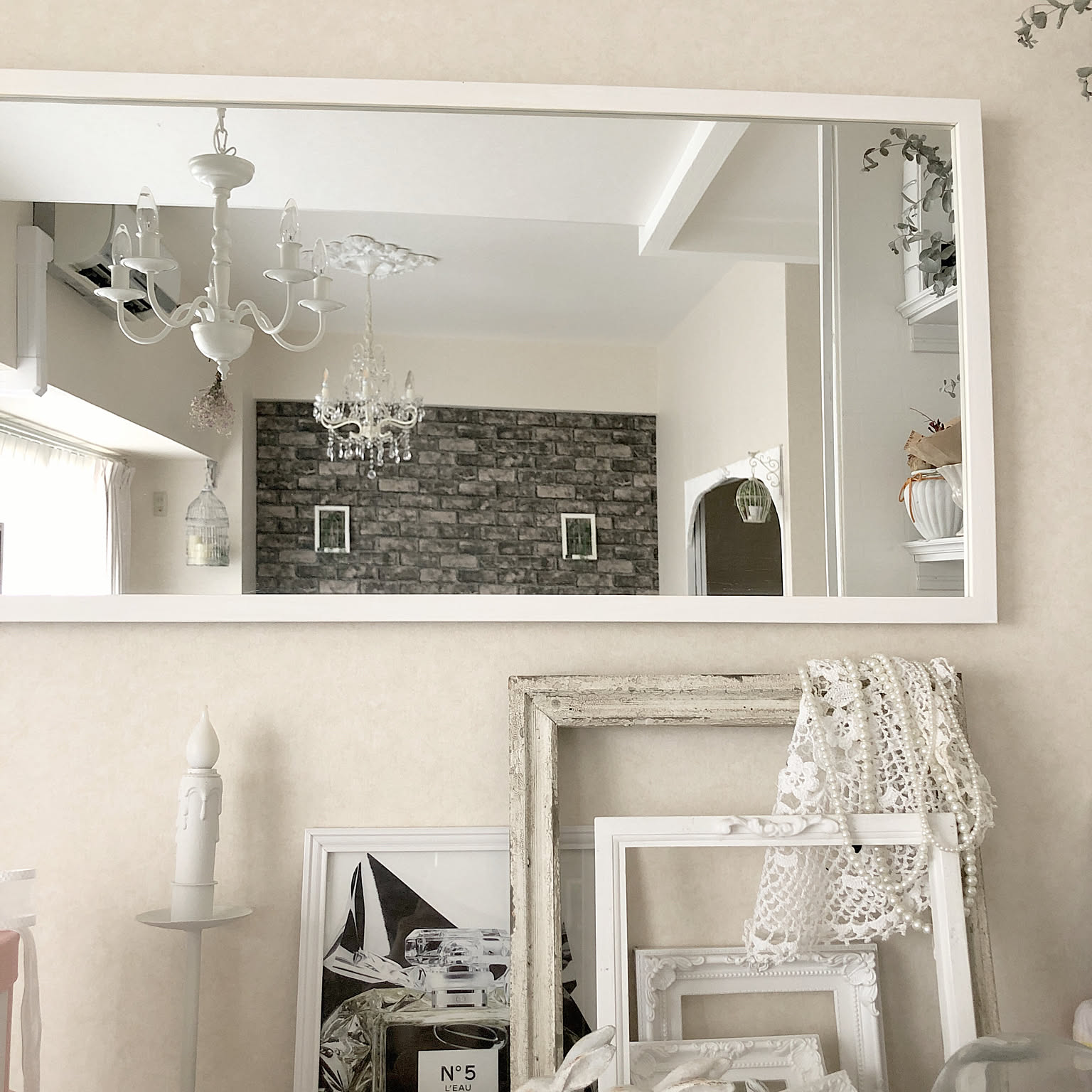 お部屋を広く明るく魅せる 鏡を使った ミラートリック Roomclip Mag 暮らしとインテリアのwebマガジン