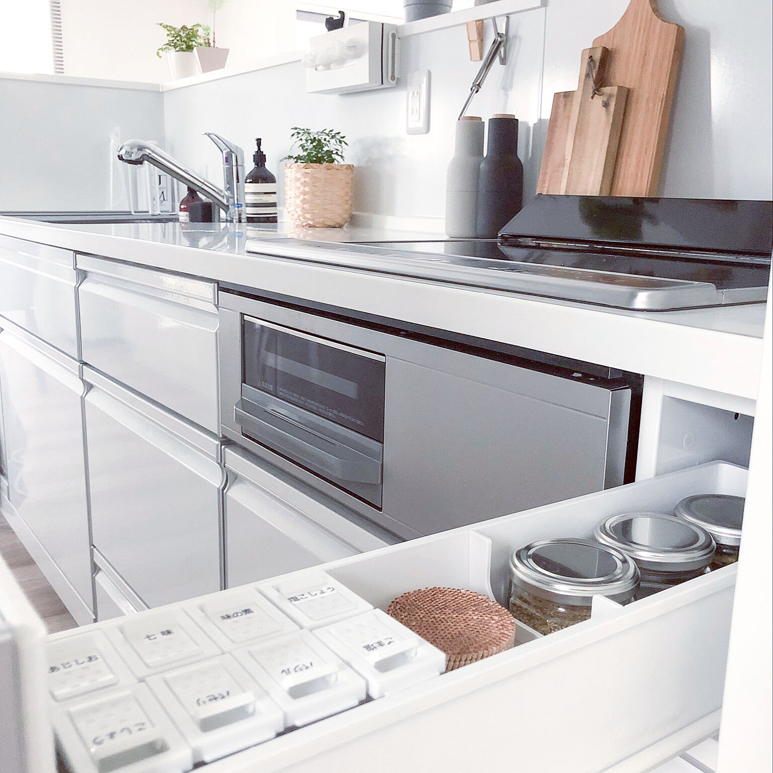 スッキリ 使いやすいキッチンに 賢く収納する10のコツ Roomclip Mag 暮らしとインテリアのwebマガジン