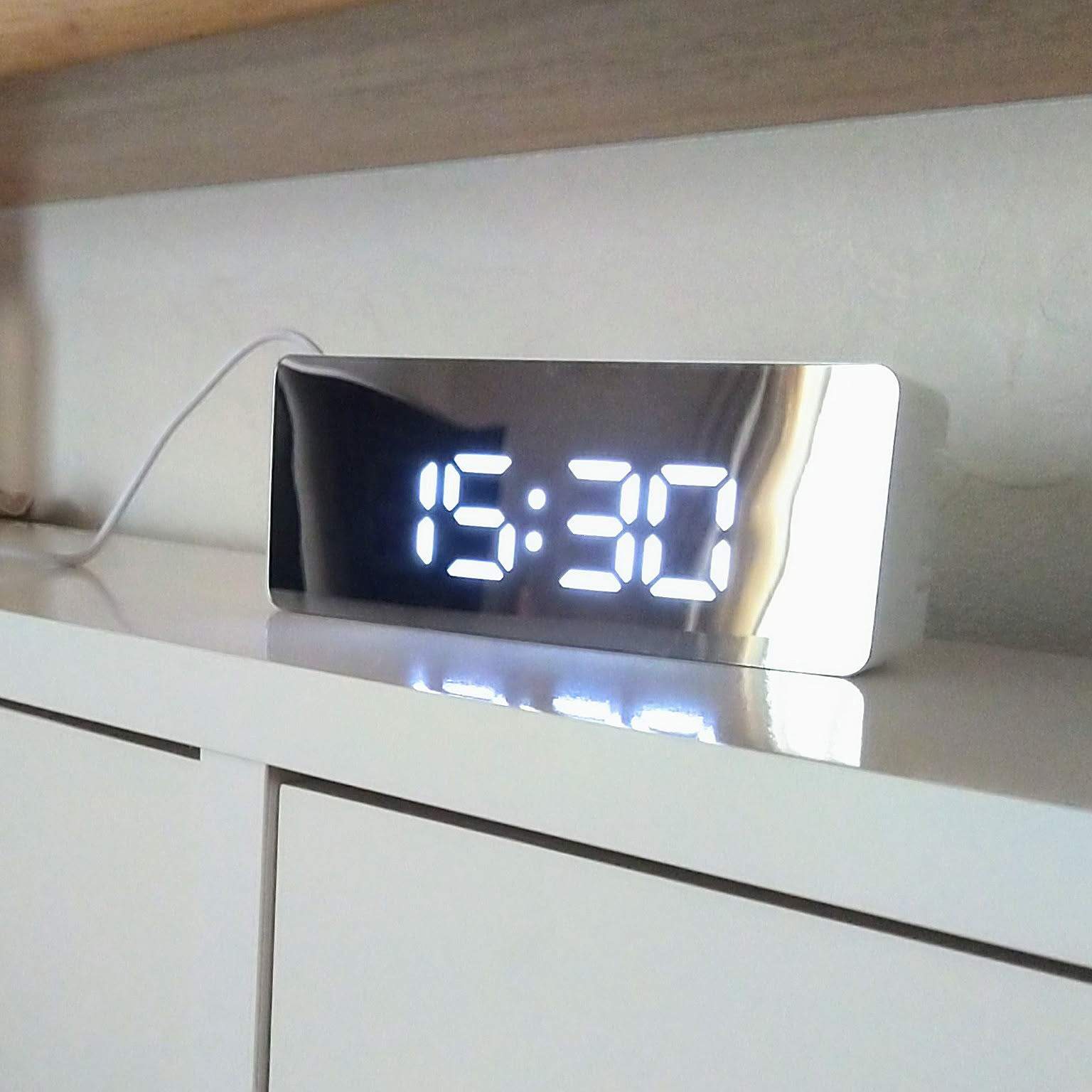 プチプラでここまで お部屋に置きたくなるダイソーの時計 Roomclip Mag 暮らしとインテリアのwebマガジン
