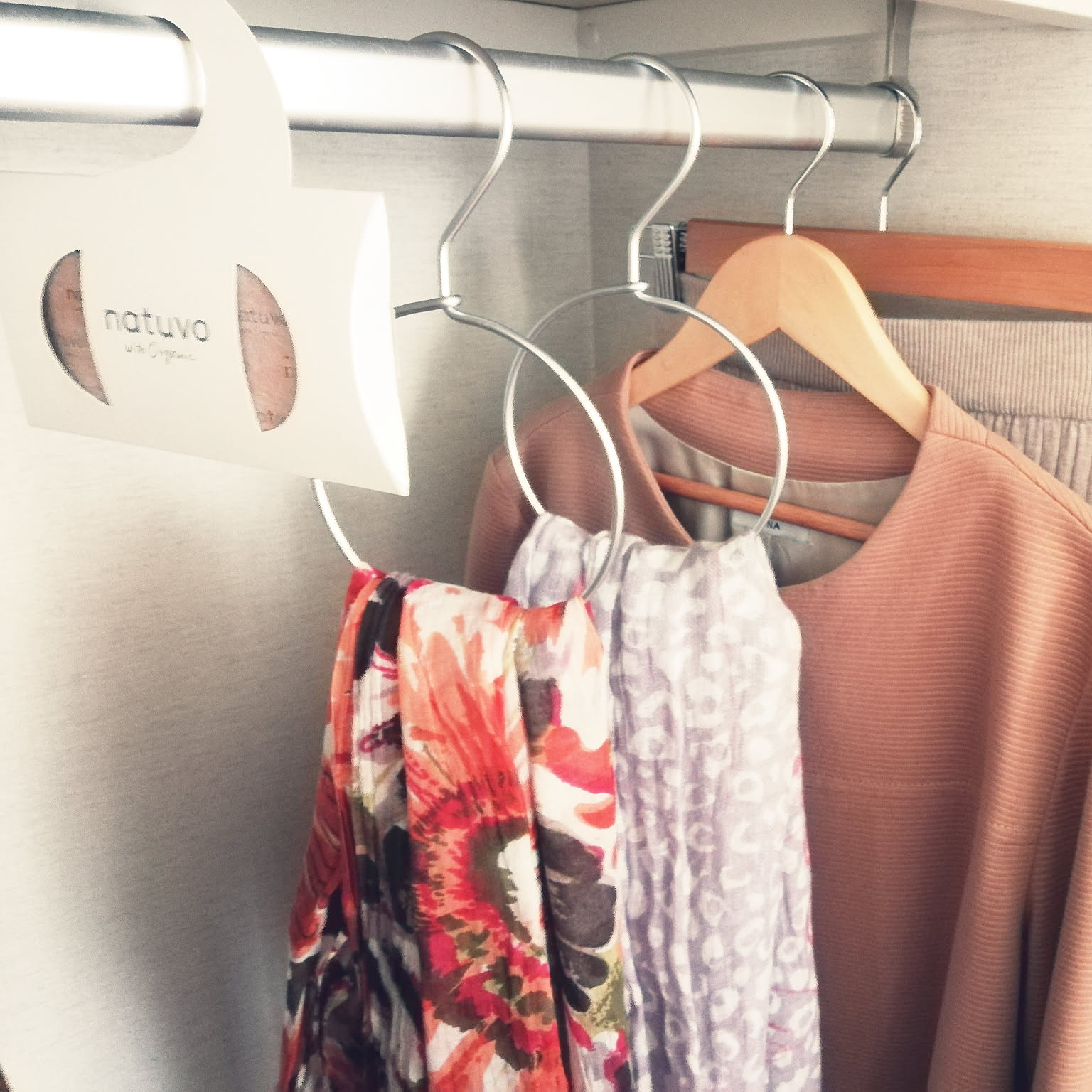 スマートに出し入れしてお出掛けを快適に マフラー ストールの収納の工夫 Roomclip Mag 暮らしとインテリアのwebマガジン